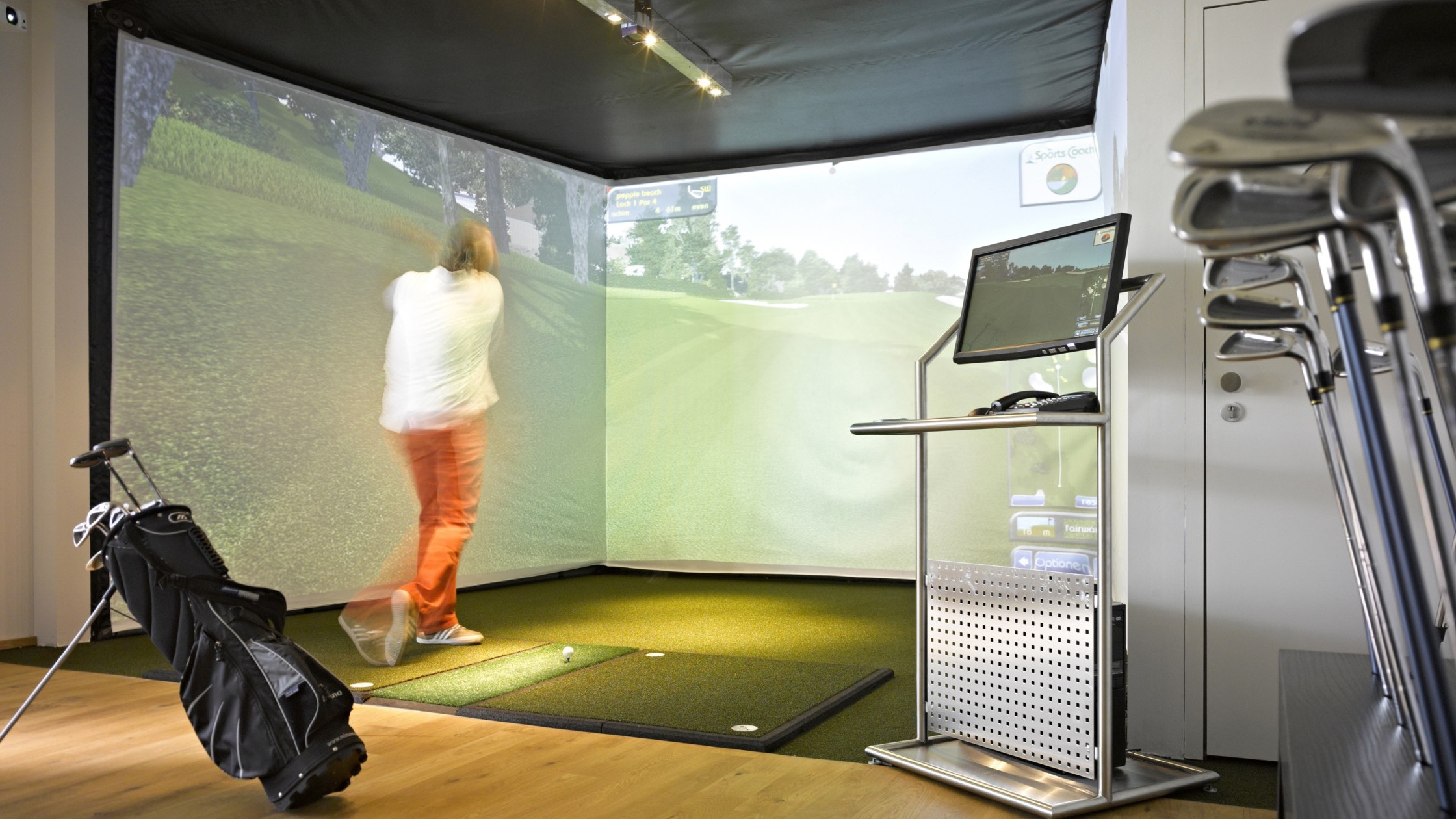 Indoor Golfanlage in Benutzung